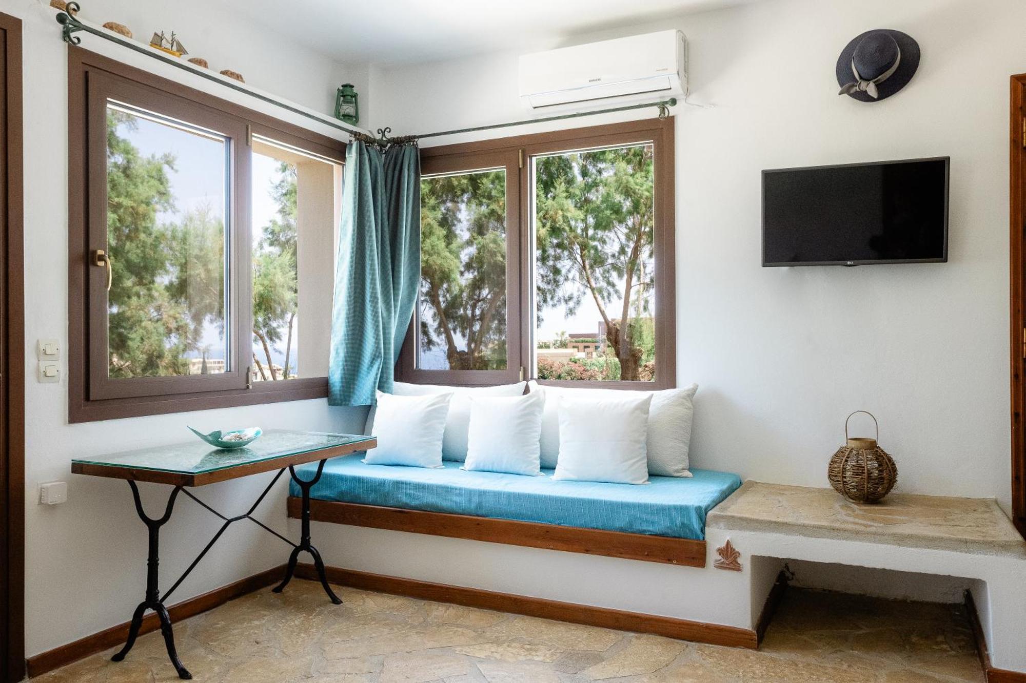 Aparthotel Iliatoras à Agia Pelagia  Extérieur photo