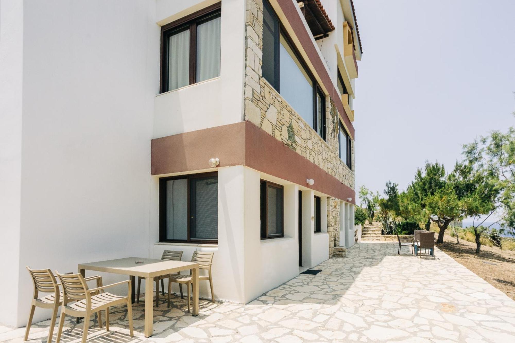 Aparthotel Iliatoras à Agia Pelagia  Extérieur photo
