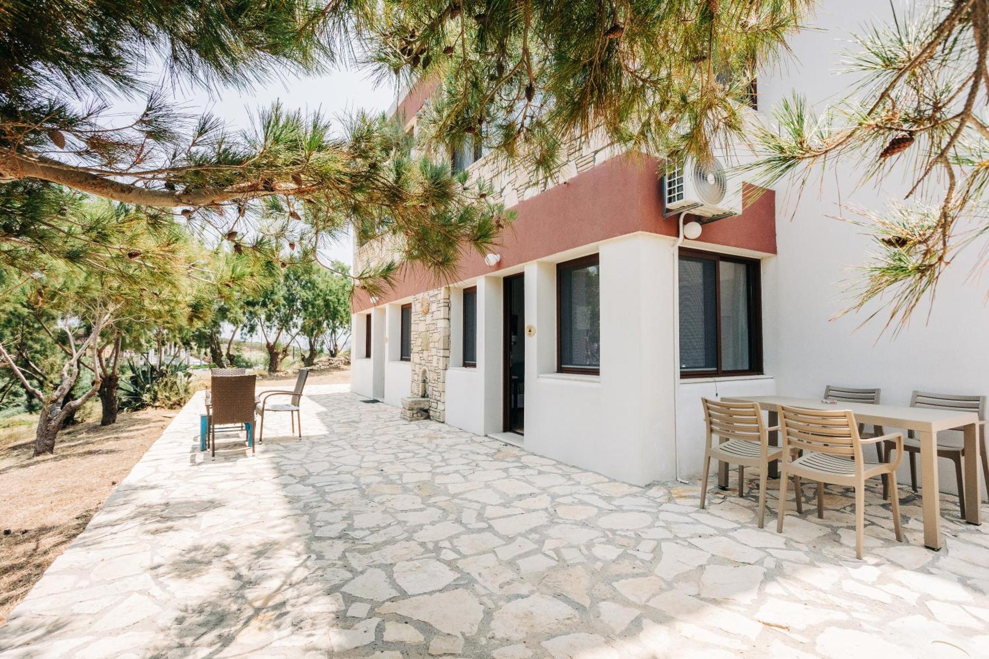 Aparthotel Iliatoras à Agia Pelagia  Extérieur photo