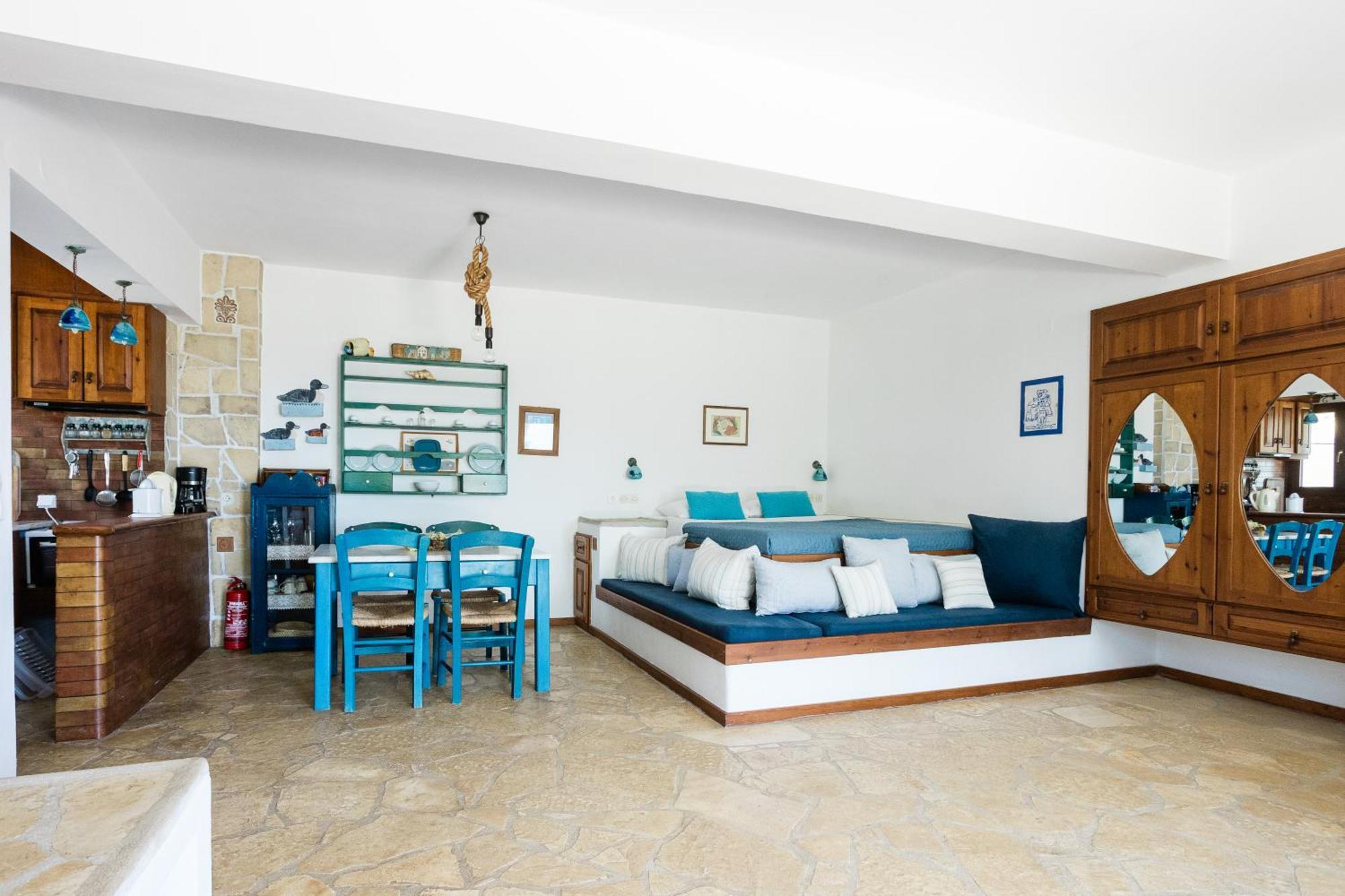 Aparthotel Iliatoras à Agia Pelagia  Extérieur photo