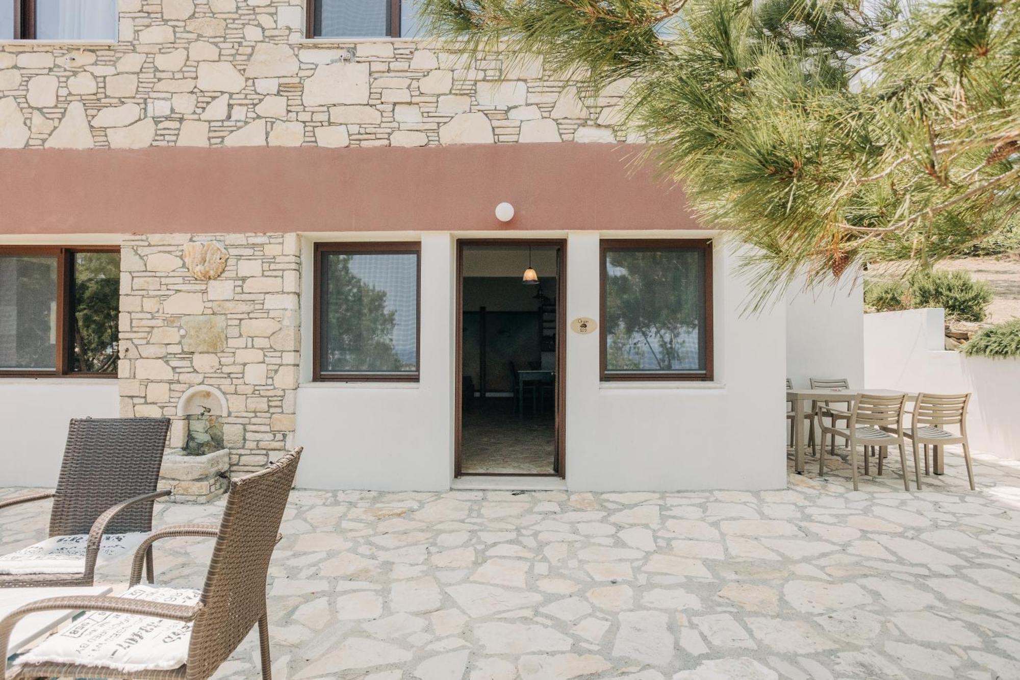 Aparthotel Iliatoras à Agia Pelagia  Extérieur photo