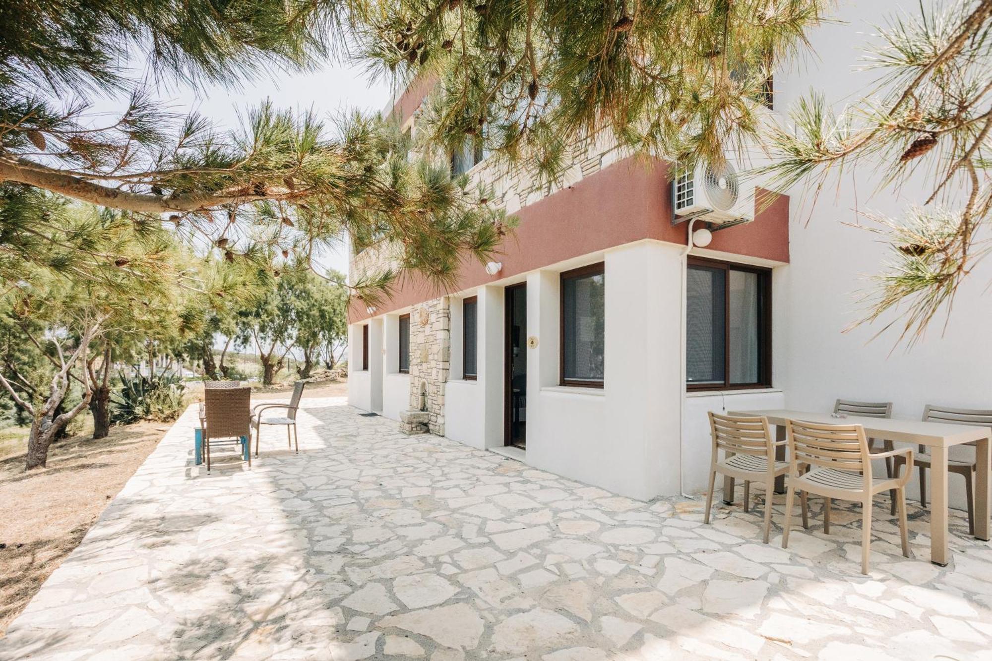 Aparthotel Iliatoras à Agia Pelagia  Extérieur photo