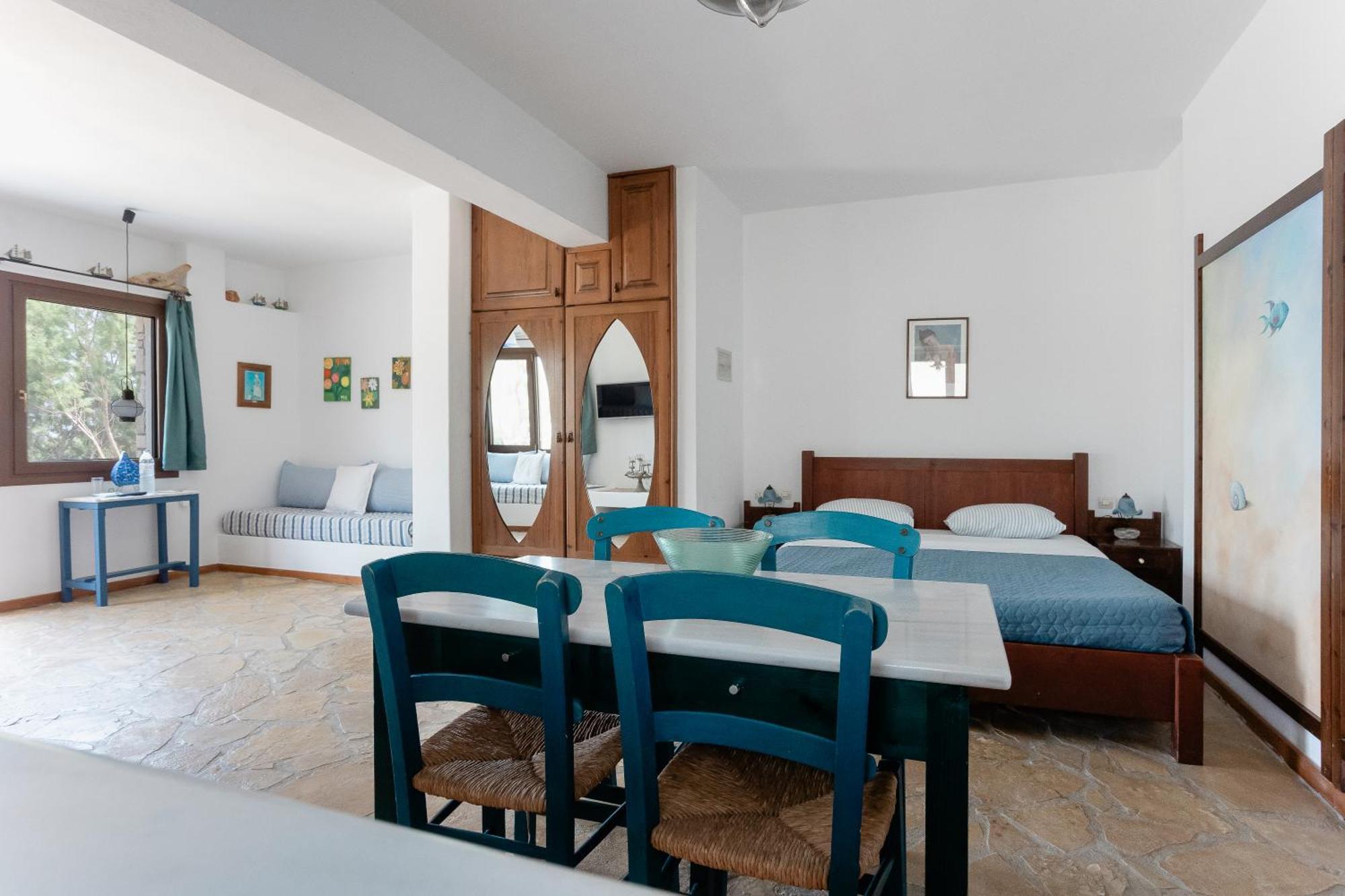Aparthotel Iliatoras à Agia Pelagia  Extérieur photo