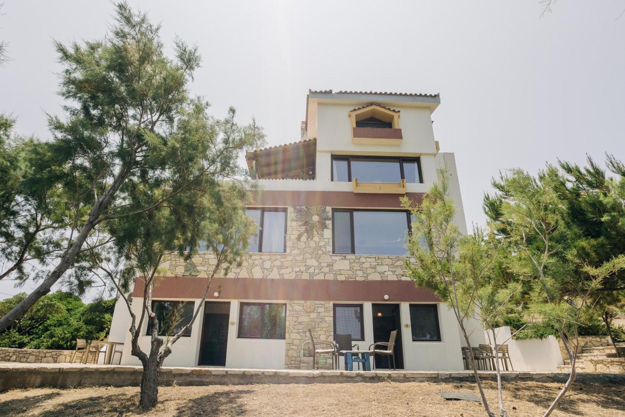 Aparthotel Iliatoras à Agia Pelagia  Extérieur photo