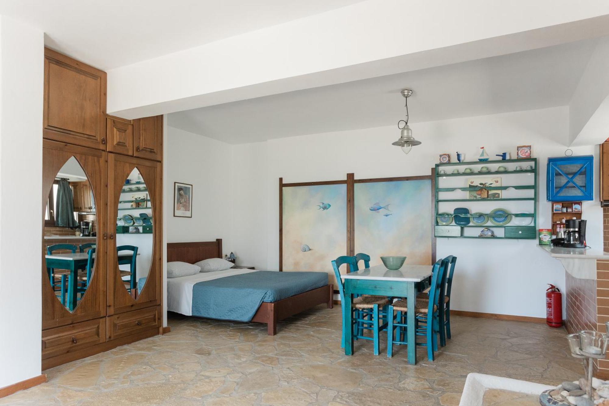 Aparthotel Iliatoras à Agia Pelagia  Extérieur photo