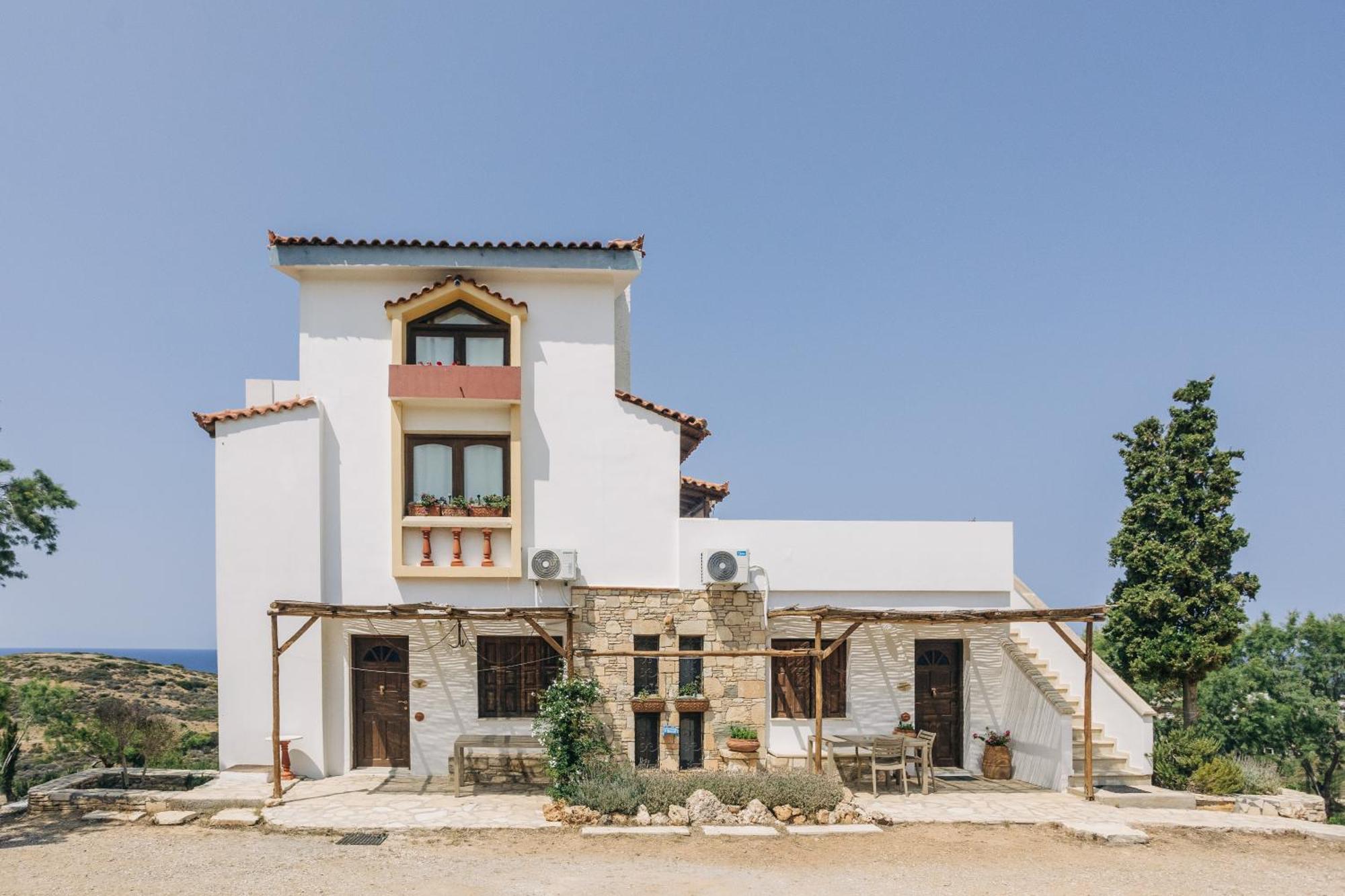 Aparthotel Iliatoras à Agia Pelagia  Extérieur photo